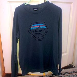 patagonia long sleeve sweatshirt/tshirt.